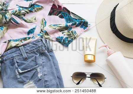 Natural Cosmetics For Skin Face Sunscreen Spf50 ,body Lotion ,sunglasses ,short Jeans Trousers ,hat 
