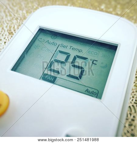 Display Of An Air Conditioner Remote Control With The Temperature Set At 25 Degrees