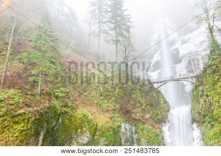 Icy Uper Tier Multnomah Falls Oregon In Wintertime