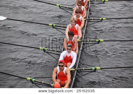 보스턴-10 월 23 일: 오래 된 판도 보트 클럽 청소년 남자의 형상을 머리 찰스 레 가타에서 경주.