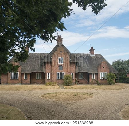 Southwold, Suffolk, Uk, July 2018 - A Thatched Roof Cottage And Garden In The Seaside Town Of Southw