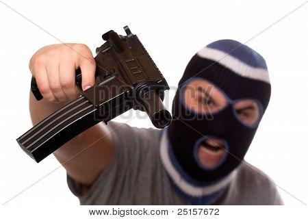 自動小銃を指してテロリスト