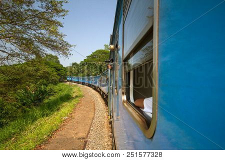 Travel to Kandy by traun sri Lanka 