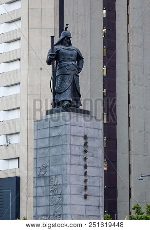 Seoul, South Korea - Sep 21, 2016. Statue Of Admiral Yi Sun-sin At Gwanghwamun Square In Seoul, Sout