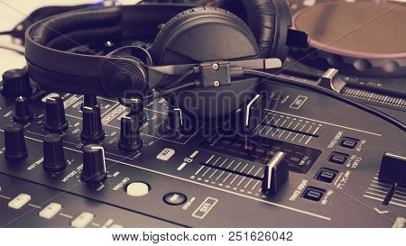Dj Mix Console And Music Mixer / Controller