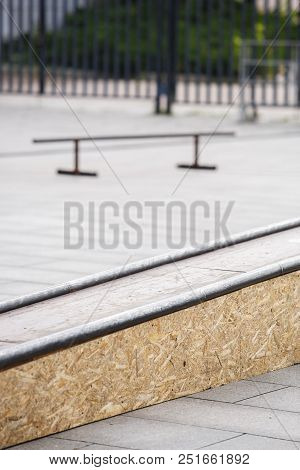 Grind Box With Rails For Aggressive Inline Skating And Skateboarding In Skatepark.specialized Plywoo