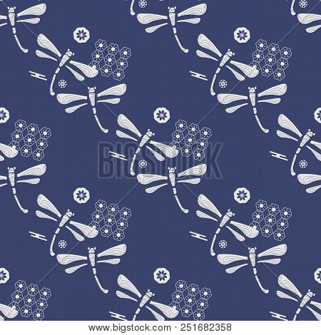 Beautiful Japanese Seamless  Pattern With Dragonfiles. Chinese, Japanese Elements.vector Unique Seam