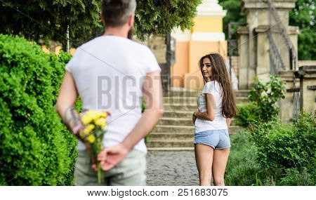 How To Pick Up Girl. Girl Looks At Man With Bouquet With Interest. Start Dating. Golden Rules For As