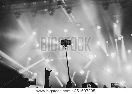 People Shoot On The Phone Rock Concert
