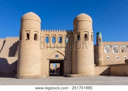 Khiva, Uzbekistan - September 15, 2013: Twin-turreted West Gate With Madrassah Of Muhammad Amin-khan