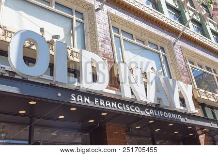 Old Navy Storefront With Flying American Flgs On Market Street Downtown San Francisco