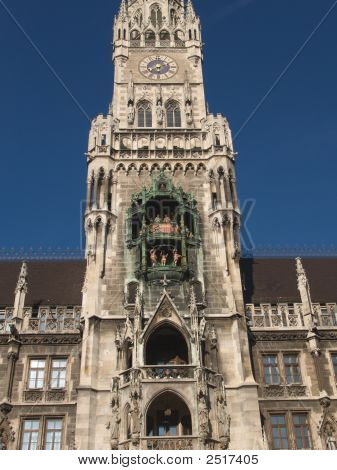 Kellopeli lähellä Tower München