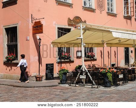 Warsaw, Poland - July 19, 2018: Restaurant Patio At A Corner In An Old Town Of Warsaw, Poland