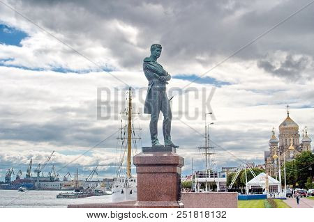 Saint Petersburg, Russia - July 07, 2017: Monument To Admiral Ivan Fedorovich Kruzenshtern On The Ba
