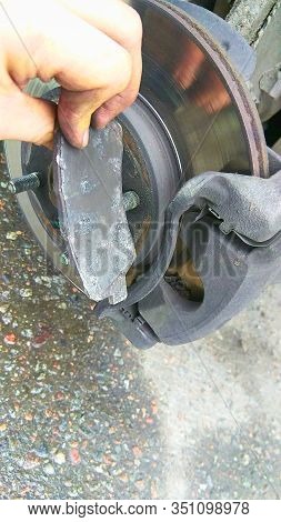 Emergency Repair Of A Broken Brake Pad On The Road With Your Own Hands