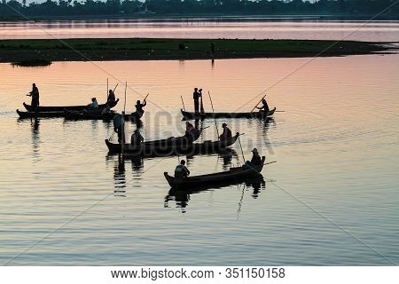 Mandalay, Myanmar - Nov 12, 2019: Fishermen Near U Bein Bridge In Amarapura,mandalay Myanmar