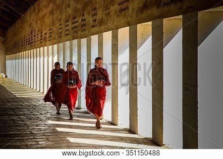 Bagan, Myanmar - Nov 14, 2019: Burmese Monks In The Golden Shwezigon Pagoda Or Shwezigon Paya In Bag