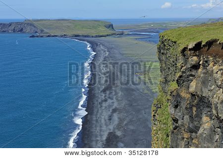 Pobřeží a černý sopečný písek, Island