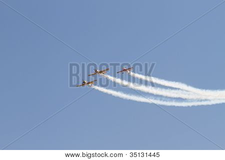 Jurgis Kairys & Iacarii Acrobati บูคาเรสต์ AirShow