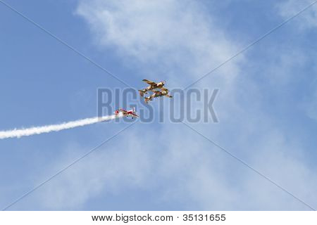 Iacarii Acrobati และแสดง Jurgis อากาศ Kairys