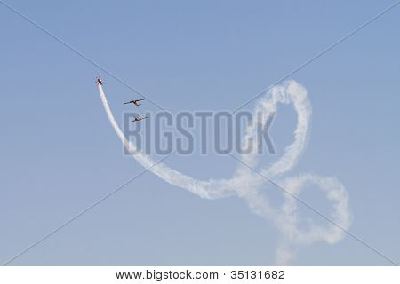 Iacarii Acrobati และแสดง Jurgis อากาศ Kairys