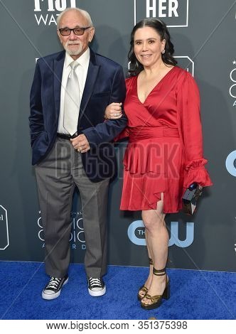 LOS ANGELES - JAN 12:  Alex Borstein and Irv Borstein arrives for the 25th Annual Critics' Choice Awards on January 12, 2020 in Santa Monica, CA