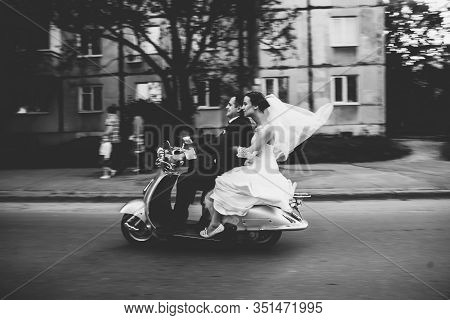 Wedding Groom And Bride Driving Motor Scooter Having Fun,smiling Wedding Couple Riding A On Scooters