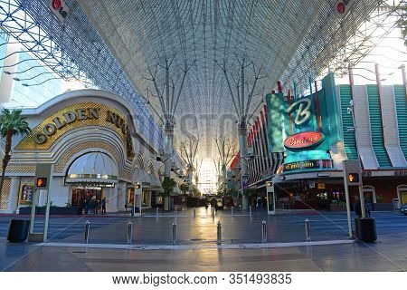 Las Vegas - Dec 26, 2015: The Binion`s And Golden Nugget Hotel And Casino On Fremont Street Experien
