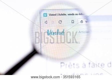 Los Angeles, California, Usa - 18.02.2020: Vinted Website Page With Close Up Logo. Vinted.fr Site Ic
