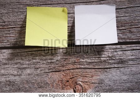 blank spicky note on the wooden background