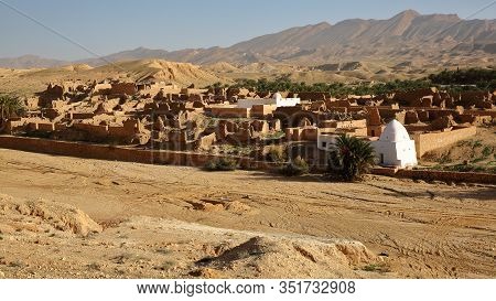 The Ruins Of The Abandoned Village Of Tamerza Near Nefta, Tunisia, With A Desert Landscape