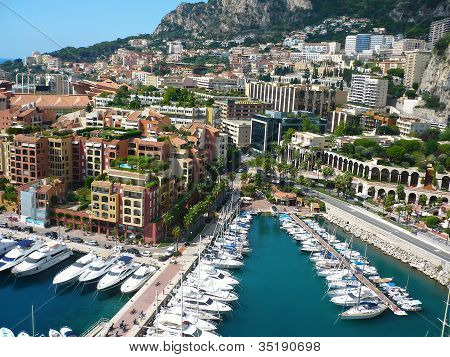 Visning af luksusyachter i havnen i Monaco