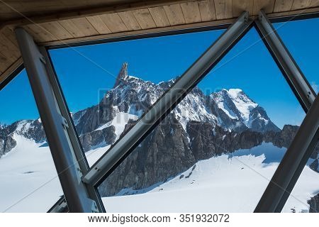 The Del Gigante Shooted Between Architectural Elements In The Clabeway Station Of Punta Helbronner I