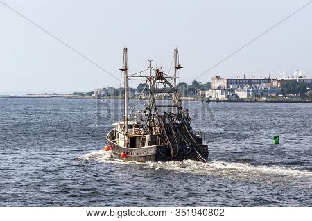 New Bedford, Massachusetts, Usa - August 7, 2019: Clammer Enterprise  Crossing New Bedford Outer Har