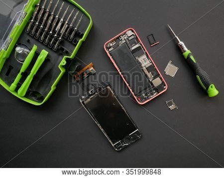 Fixing The Smartphone Motherboard In The Laboratory, With The Copying Area. The Concept Of Computer 
