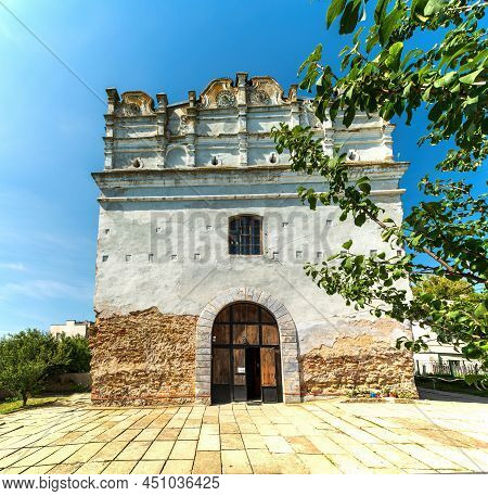 Lutsk Gate Tower In Ostroh, Rivne Region, Ukraine. Popular Travel Destination In Ukraine