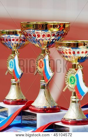 Moskwa - 13 maja: Złote kubki dla zwycięzców XXI Moskwa supermarathon, Mistrzostwa Rosji i Mo
