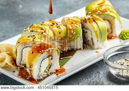 Sushi Rolls With Avocado And Cream Cheese, Vegetarian Sushi Roll, Ushi Menu, Restaurant. Seafood, As