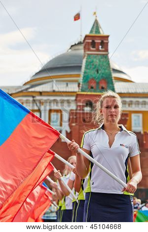 Moskva - 27. května: Dívky s vlajkami Ruské federace na Rudém náměstí během 8-th sportovní Fórum GTO, 
