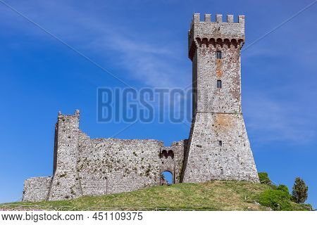 Raficofani - Italy. June 04, 2021: Medieval Castle (fortezza Di Radicofani) Of Radicofani Town. Tusc