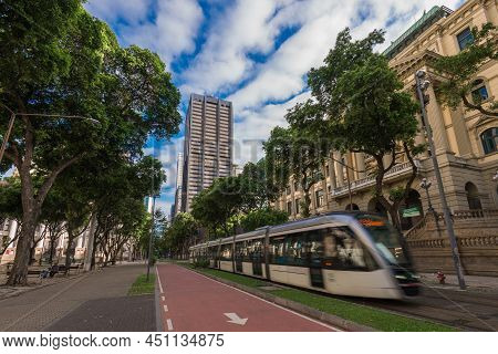 Rio De Janeiro, Brazil - October 26, 2021: Modern Vlt Passenger Tram Passes In Rio Branco Avenue In 
