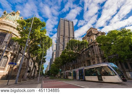 Rio De Janeiro, Brazil - October 26, 2021: Modern Vlt Passenger Tram Passes In Rio Branco Avenue In 
