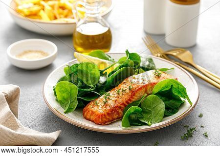 Grillet Salmon And Fresh Spinach Salad Dressed With Lemon