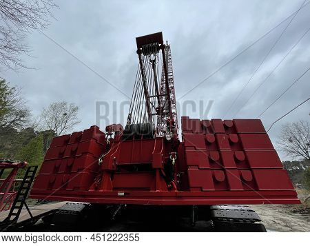 Augusta, Ga Usa - 03 19 22: Manitowoc Red Crane Construction Scene Cloudy Rainy Day Back View Weight