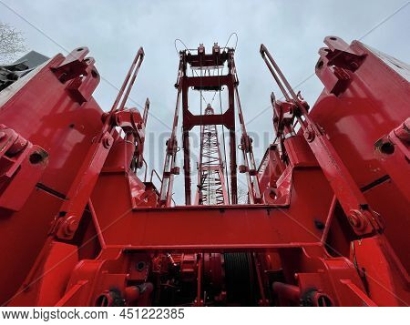 Augusta, Ga Usa - 03 19 22: Manitowoc Red Crane Construction Scene Cloudy Rainy Day Looking Up From 