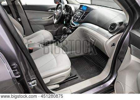 Novosibirsk, Russia -  February 08 , 2022:   Chevrolet Orlando, Steering Wheel, Shift Lever And Dash