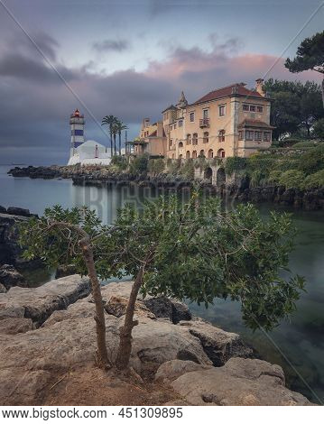 Headman - A Lighthouse And An Histotic House
