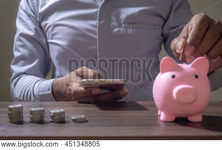 Online Banking And Internet Banking Savings Concept, Online Investment Savings, Online Stock Investo