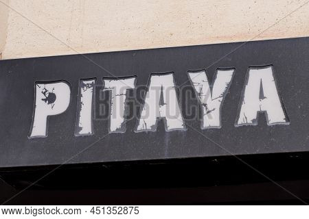 Bordeaux , Aquitaine  France - 03 20 2022 : Pitaya Logo Brand And Text Sign Restaurant Thai Street F