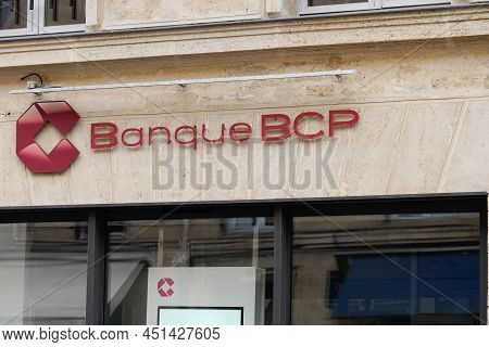 Bordeaux , Aquitaine  France - 03 12 2022 : Bcp Banque De Commerce Et De Placements Text Sign And Br